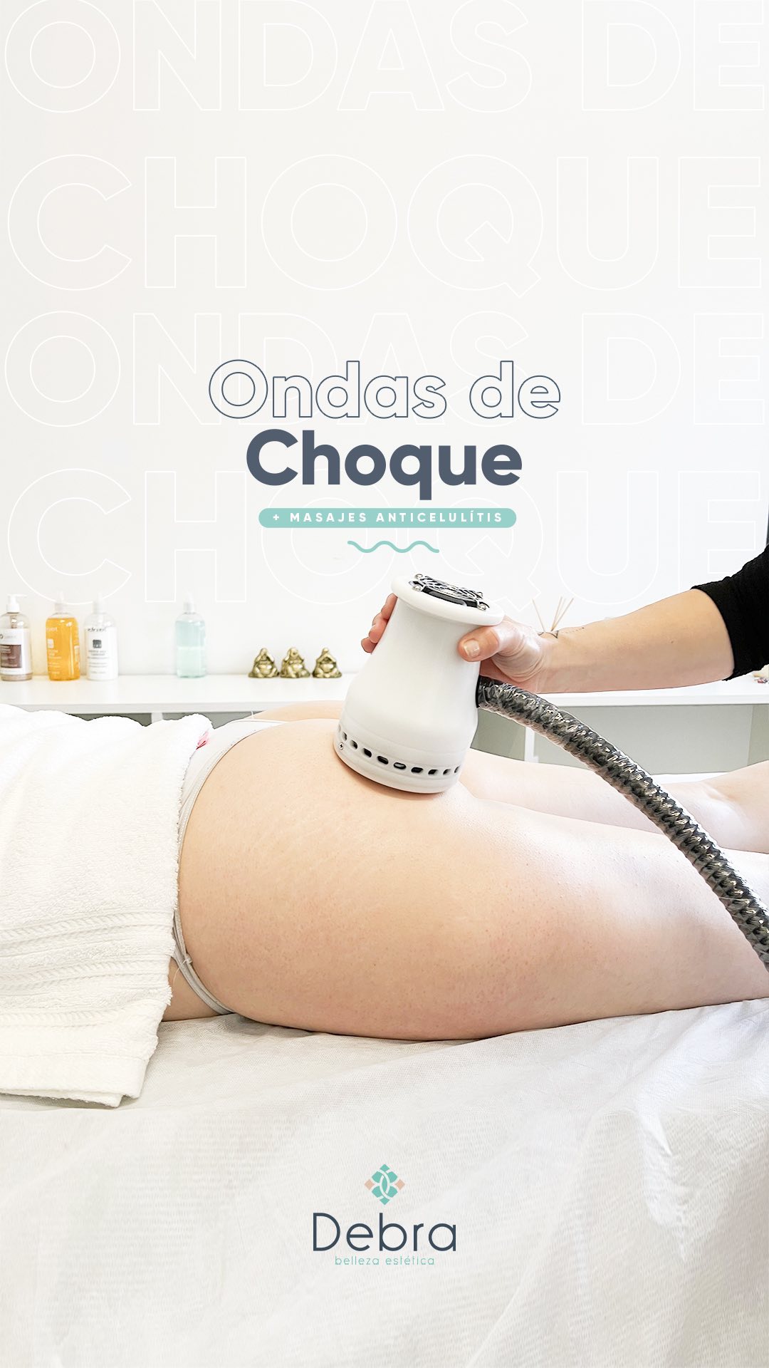 Sesión de ondas de choque en una cabina de Debra, con los estantes de productos detrás